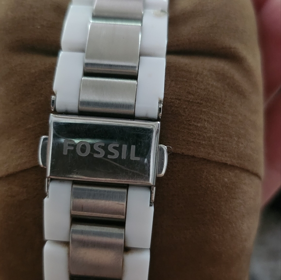 FOSSIL Watch - Picture 3 of 3
